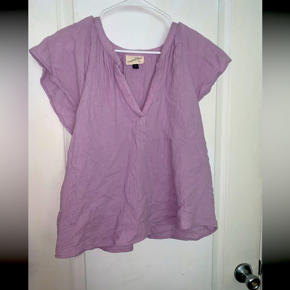 RAZZLE DAZZLE LAVENDER V NECK TOP